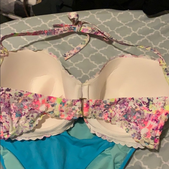 Victoria’s Secret Swim Suit. Top and two bottoms. - Picture 6 of 8